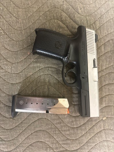 SMITH & WESSON SD40VE 40 Smith & Wesson - Image 1 of 2