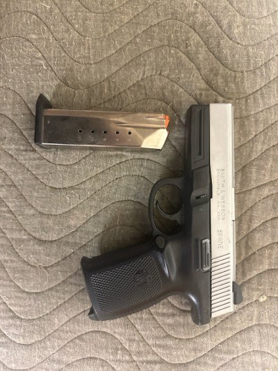 SMITH & WESSON SD40VE 40 Smith & Wesson - Image 2 of 2