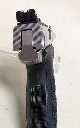 SMITH & WESSON SW22 VICTORY .22 LR - 3 of 3