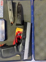 SMITH & WESSON SW40VE .40 S&W - 1 of 2
