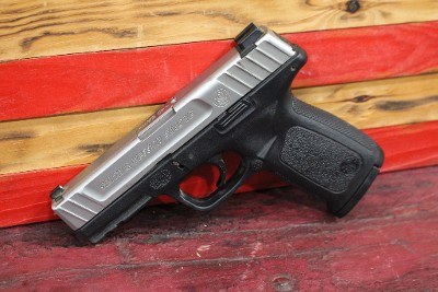 SMITH & WESSON SD40 VE .40 S&W - Image 1 of 3