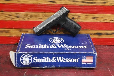 SMITH & WESSON SD40 VE .40 S&W - Image 1 of 3