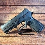 SIG SAUER P320 CARRY, Nitron with Siglite sights, Box and 3 magazines 9MM LUGER (9x19 PARA) - 2 of 3