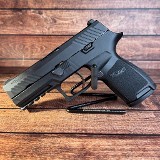 SIG SAUER SIG SAUER P320 CARRY, Nitron with Siglite sights, Box and 1 magazine 9MM LUGER (9x19 PARA) - 2 of 3