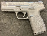 SMITH & WESSON SD40 .40 S&W - 2 of 3