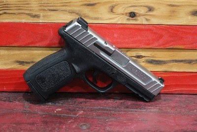 SMITH & WESSON SD40 VE .40 S&W - Image 1 of 3