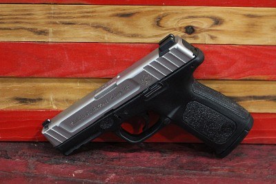 SMITH & WESSON SD40 VE .40 S&W - Image 1 of 3