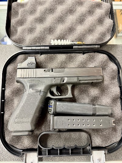 GLOCK G17 GEN 4 9MM LUGER (9X19 PARA) - Image 1 of 3