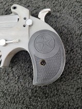 BOND ARMS roughneck 9MM LUGER (9x19 PARA) - 2 of 3