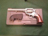 RUGER NEW MODEL SUPER BLACKHAWK .44 MAGNUM - 1 of 3