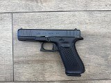 GLOCK G17 V 9MM LUGER (9x19 PARA) - 1 of 3