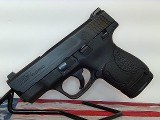SMITH & WESSON M&P 40 shield .40 S&W - 2 of 3