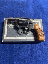 SMITH & WESSON MODEL 36 CLASSIC .38 SPL - 2 of 3