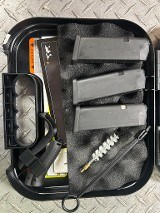 GLOCK 23 gen4 .40 S&W - 3 of 3