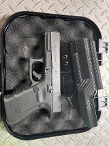 GLOCK 23 gen4 .40 S&W - 2 of 3