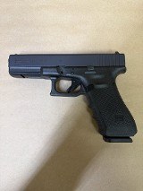 GLOCK 22 GEN 4 40 Smith & Wesson - Image 2 of 3