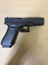 GLOCK 22 GEN 4 40 Smith & Wesson - Image 3 of 3