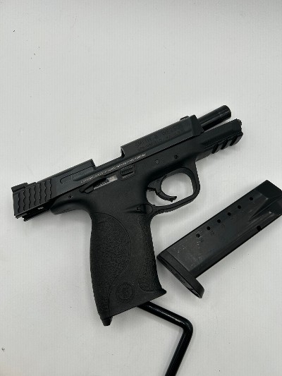 SMITH & WESSON M&P 40 .40 S&W - Image 2 of 3