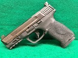 Smith & Wesson M&P M2.0 Optic Ready 10MM - 2 of 3
