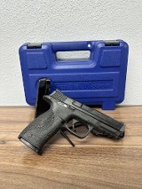 SMITH & WESSON M&P40 .40 S&W - 2 of 3