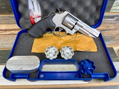 SMITH & WESSON M627 .357 MAG - Image 1 of 3