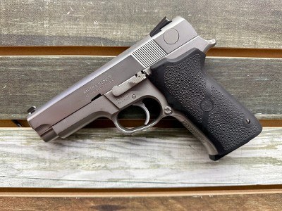 SMITH & WESSON 4046 .40 S&W - Image 1 of 3