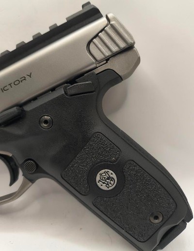 SMITH & WESSON SW22 VICTORY .22 LR - Image 2 of 3