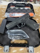 GLOCK G22 GEN 5 .40 S&W - 2 of 3