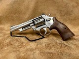 SMITH & WESSON 617 .22 LR - 2 of 3