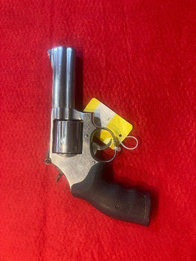 SMITH & WESSON 686-6 .357 MAG - Image 1 of 3
