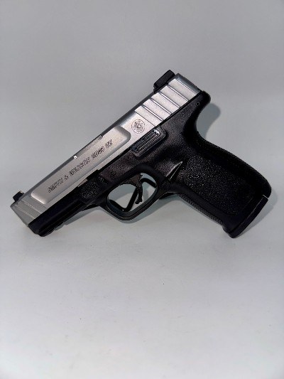 SMITH & WESSON SD40 VE .40 S&W - Image 1 of 3