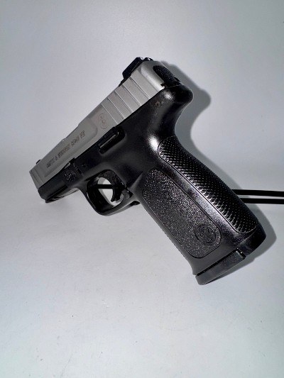 SMITH & WESSON SD40 VE .40 S&W - Image 2 of 3