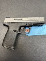 SMITH & WESSON SD40 VE .40 S&W - 1 of 3
