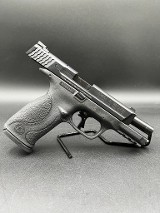 SMITH & WESSON M&P 40 .40 S&W - 2 of 3