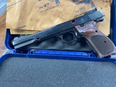 SMITH & WESSON 41 .22 LR - Image 1 of 3