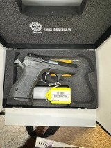 MAGNUM RESEARCH DESERT EAGLE .40 S&W - 1 of 3