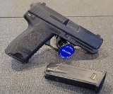 HECKLER & KOCH USP COMPACT .40 S&W - 1 of 3