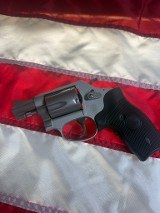 SMITH & WESSON 637-2 .38 SPL +P - 1 of 2