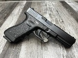 GLOCK 22 GEN 3 40 Smith & Wesson - 2 of 3