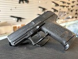 HECKLER & KOCH USP-40 COMPACT .40 S&W - 2 of 3
