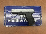 SMITH & WESSON SD40 VE .40 S&W - 2 of 3