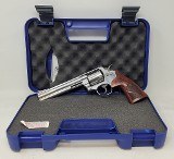 SMITH & WESSON 629 DELUXE .44 MAGNUM - 1 of 3