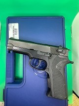 SMITH & WESSON 411 .40 S&W - 2 of 2