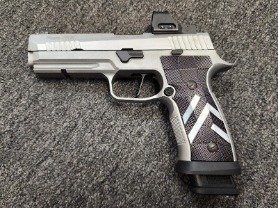 SIG SAUER P320 SXG 9MM LUGER (9x19 PARA) - Image 1 of 3