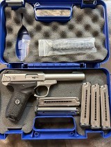 SMITH & WESSON SW22 VICTORY 22 Long Rifle (22LR) - 1 of 3