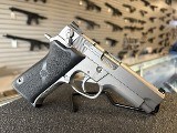 SMITH & WESSON 4006 .40 S&W - 1 of 2