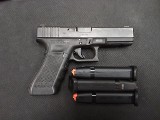 GLOCK 17 gen 4 9MM LUGER (9x19 PARA) - 1 of 3