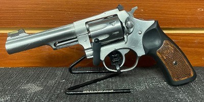 RUGER SP101 .22 LR - Image 1 of 3