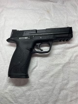 SMITH & WESSON M&P 40 .40 S&W - 2 of 3
