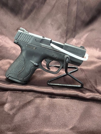 SMITH & WESSON M&P 40 shield .40 S&W - Image 1 of 3